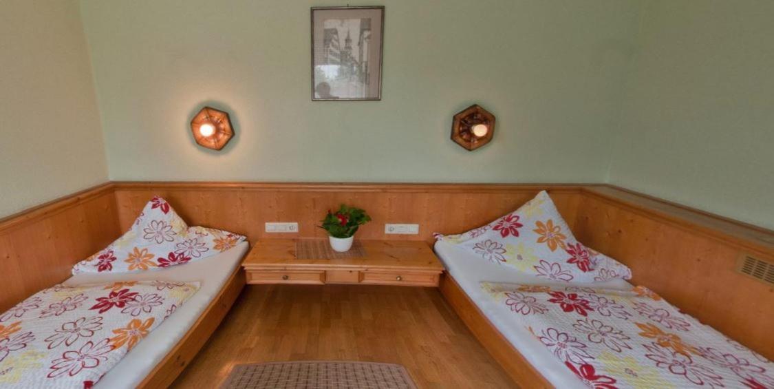 Kreuz! Einfach. Guenstig. Schlafen. Bed & Breakfast อูล์ม ภายนอก รูปภาพ